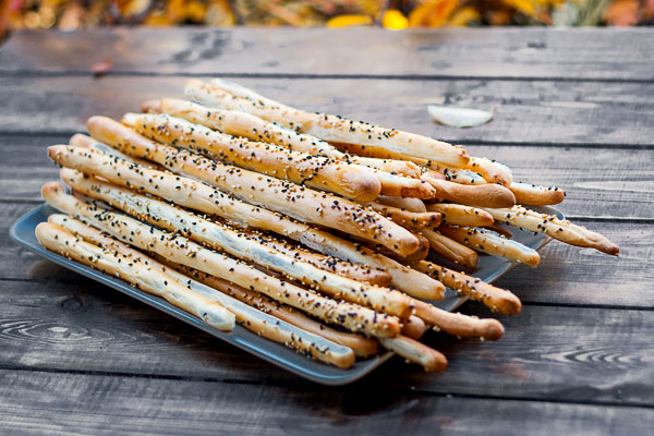 Italian appetizer that can be served with prosciutto or just by itself | BakingGlory.com #breadsticks #Italian #recipe #snacks