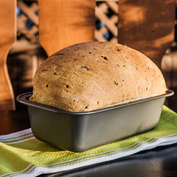 Delicious bread recipe combining cheddar cheese, olives and many other goodies into probably the most amazing bread you will ever have.