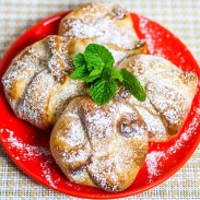 Sweet cheese pastries with golden raisins