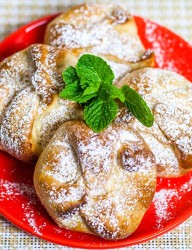 Sweet cheese pastries with golden raisins