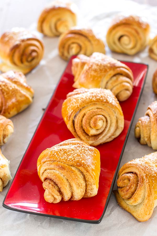 Cardamom cinnamon rolls, a North American version of delicious Finnish Pulla | BakingGLory.com #breads #breakfast #rolls