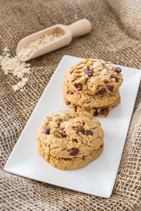 These peanut butter and oatmeal cookies packed with chocolate chips are the perfect mix of crunchy and chewy and make for an amazing breakfast or dessert.